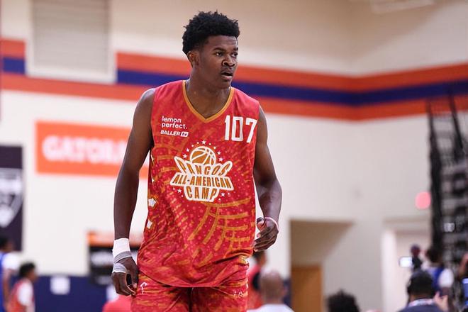 bet365公司-马刺队内角老将崭露头角，稳定防守端表现的简单介绍